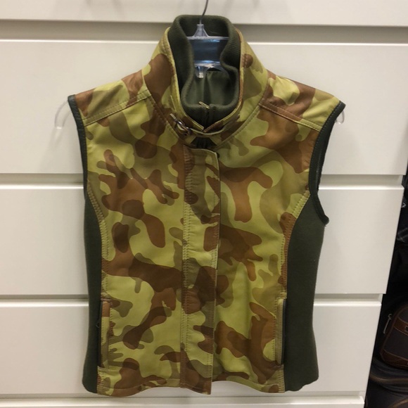 Camouflage Vest from Argentina (NEVER WORN) - Picture 1 of 8
